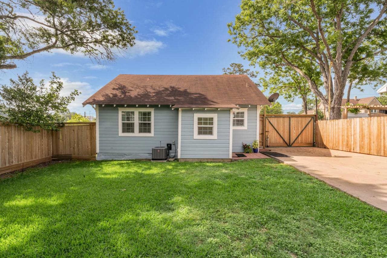 The Blue Diamond Retreat Villa Brenham Exterior photo